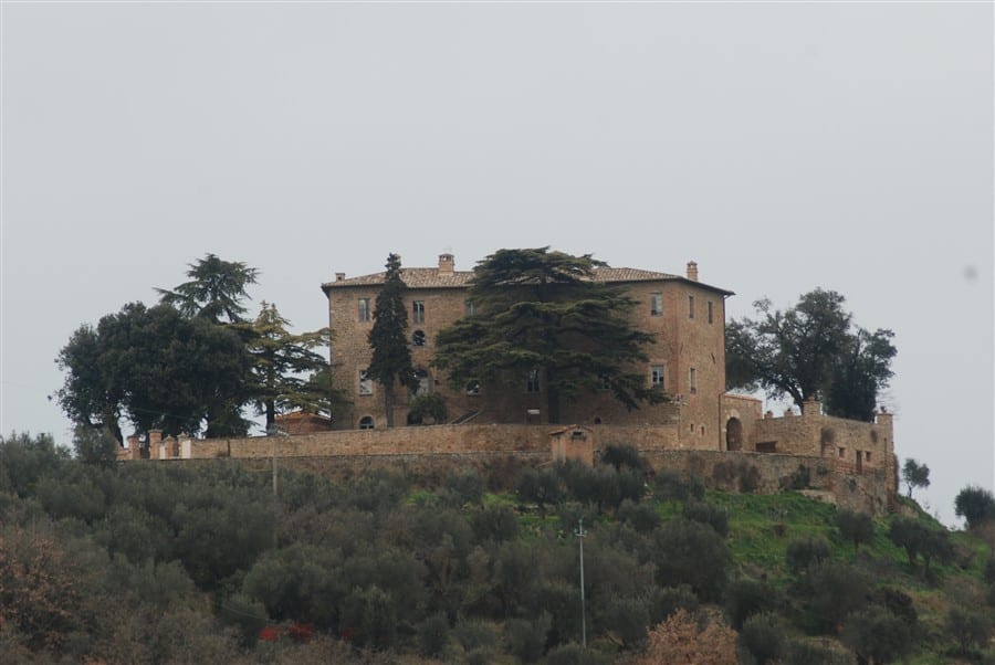 Dettaglio architettonico delle mura esterne del castello