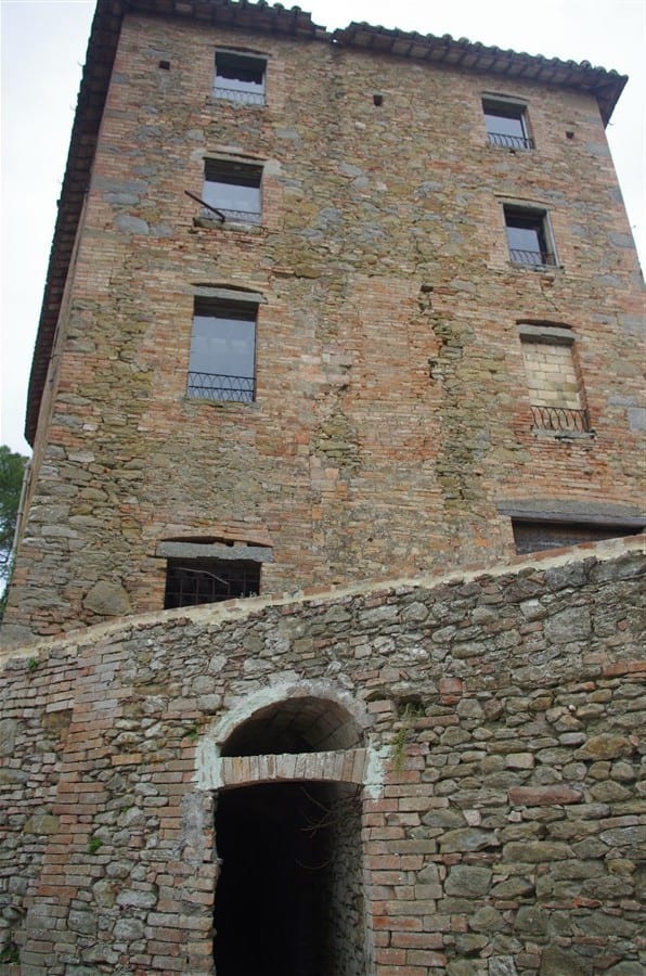 Vicoli del borgo medievale di Montesperello