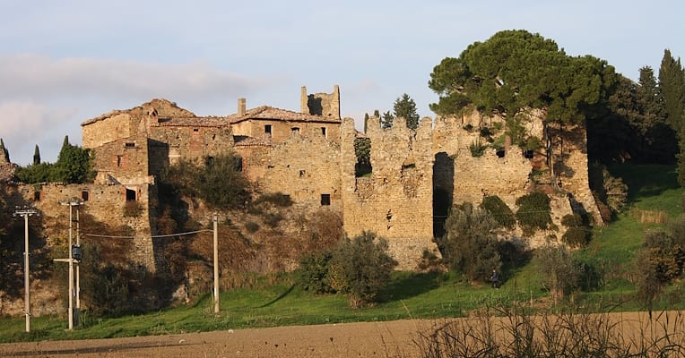 Castello di Zocco — borgo fortificato sul Trasimeno