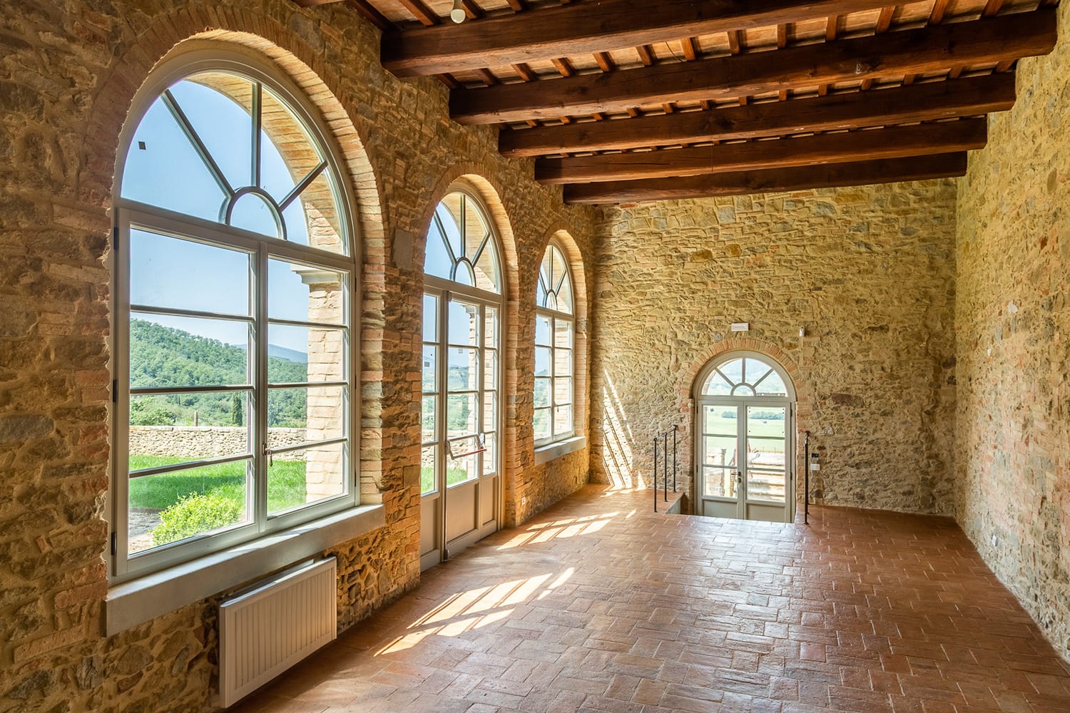 Salone in configurazione cocktail — fino a 180 ospiti in piedi