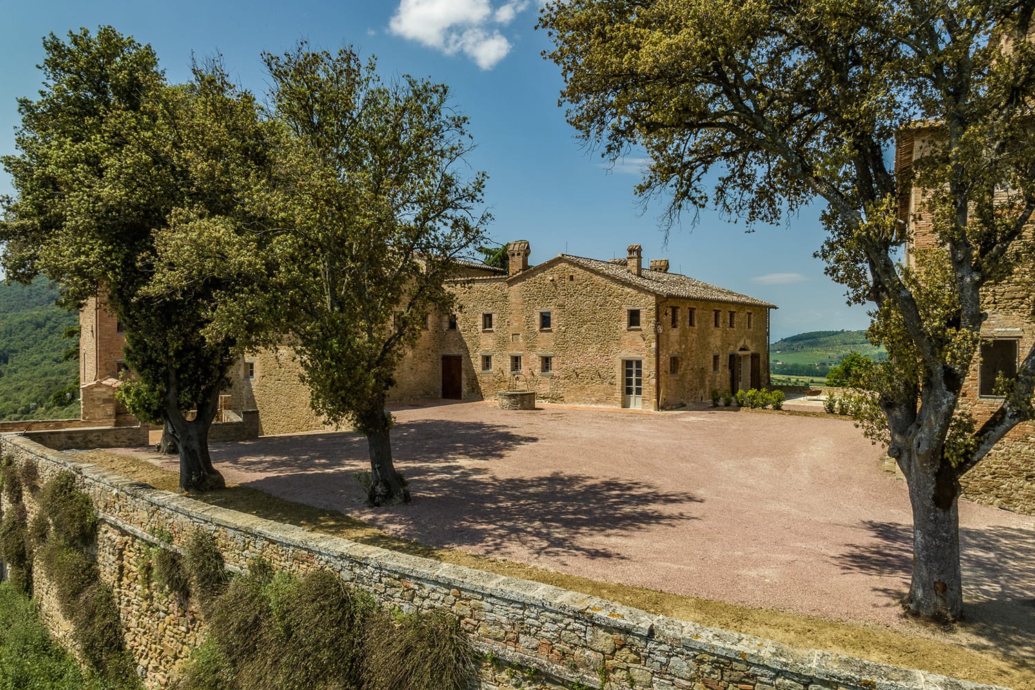 Cortile interno del Castello di Montesperello